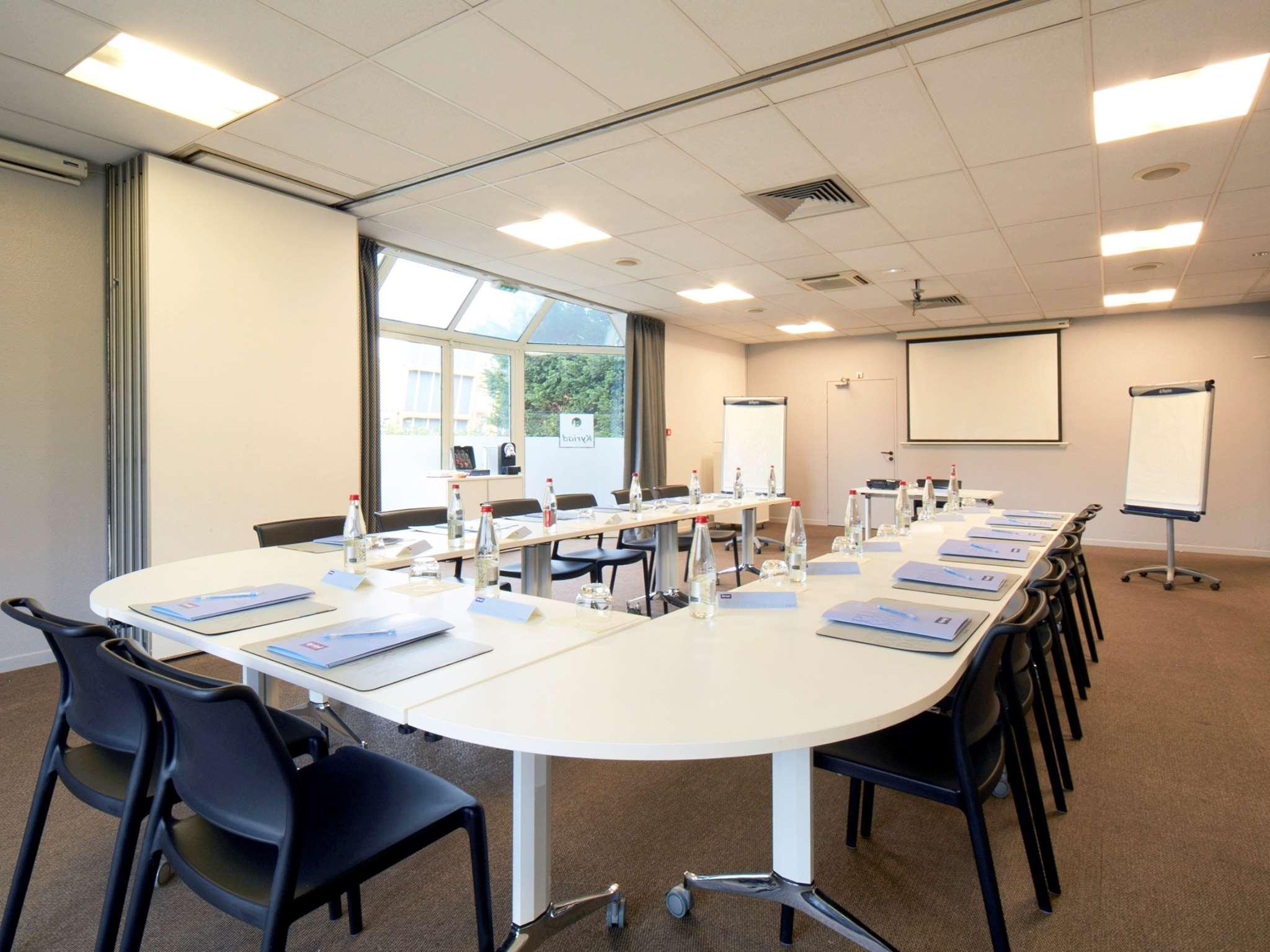 Kyriad Paris Ouest - Colombes 3*