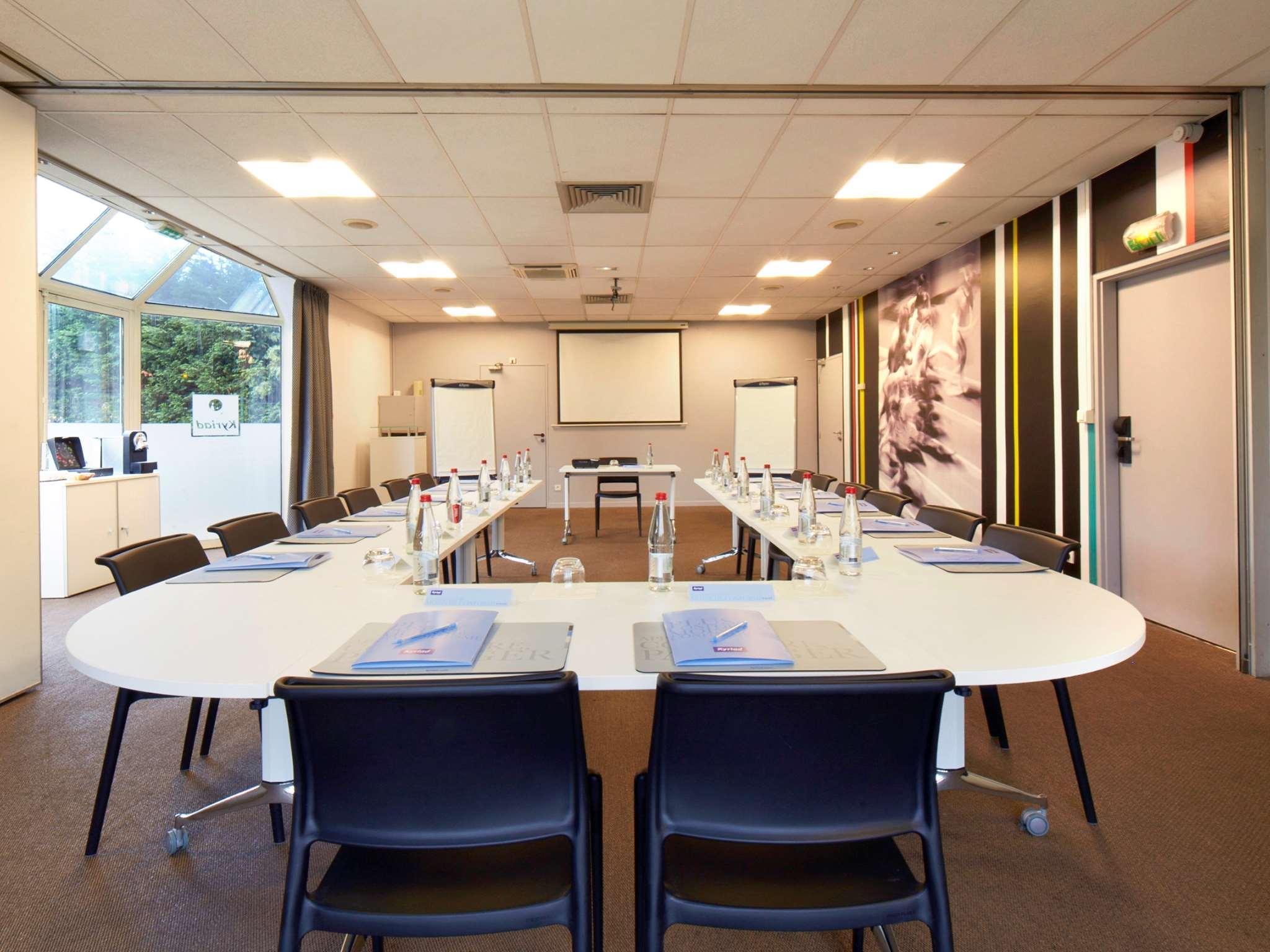Kyriad Paris Ouest - Colombes 3*